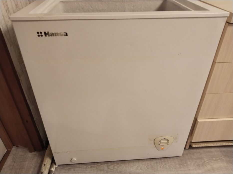 Продам морозильную ларь Hansa