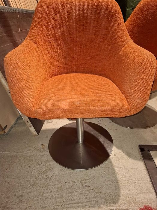Scaune rotative tesatura cu picioare metalice pt. dining/living.