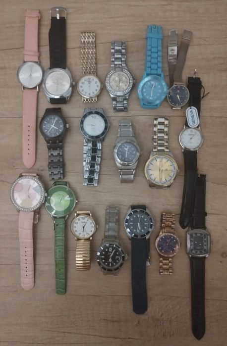 Lot de 18 ceasuri fashion