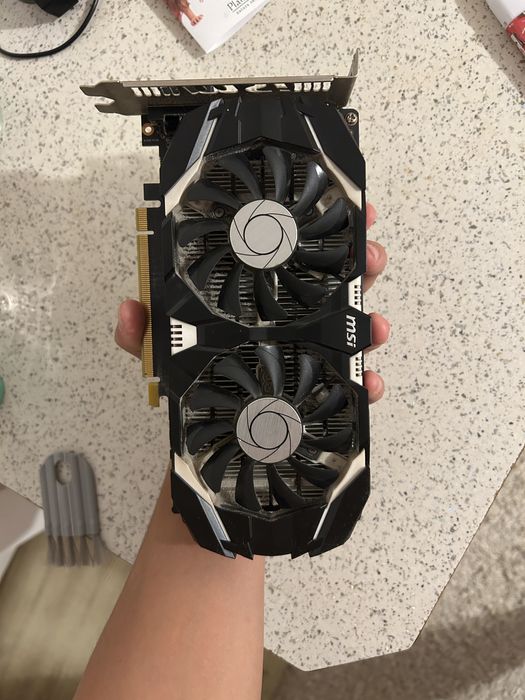 Vand placa video GTX 1050 Ti