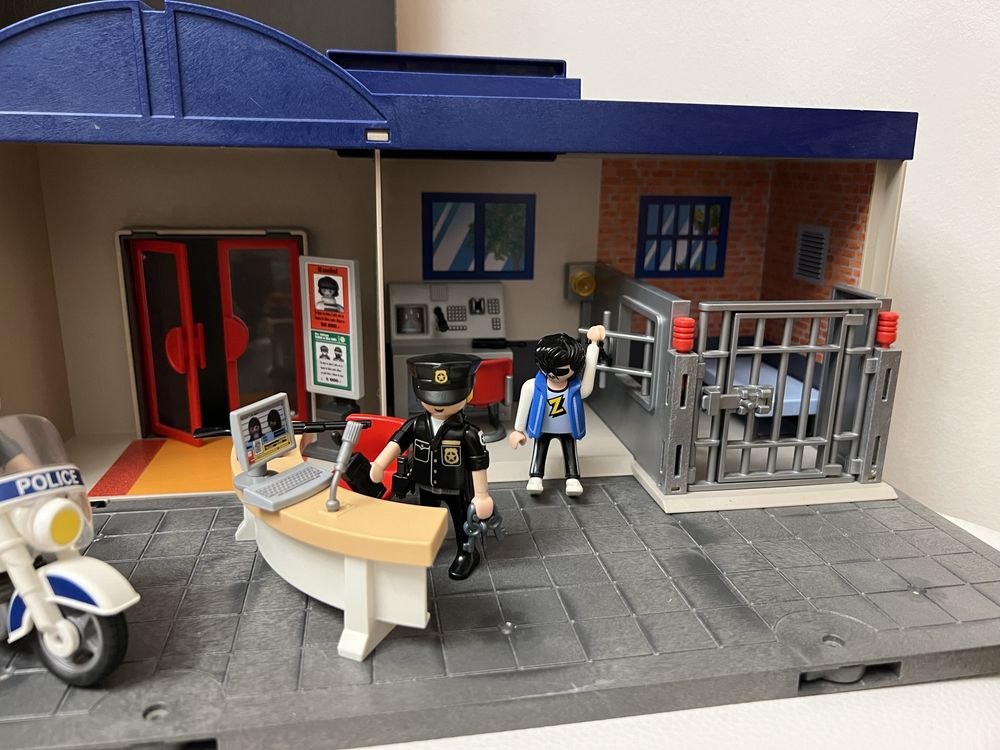 Playmobil city action 5689 - statie de politie