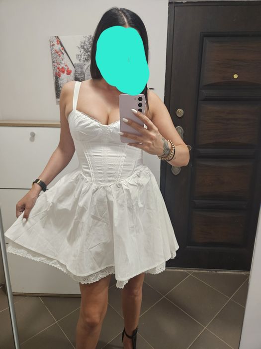 Бяла рокля за повод или вечеря!