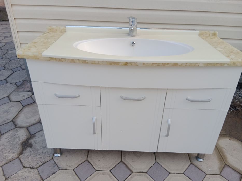 Раковина с зерколом мрамор