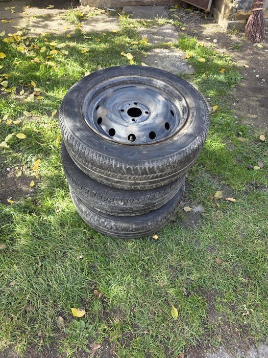 Vând Roti  185/65 R15 
150 de lei toate 3 
Jante de tabla