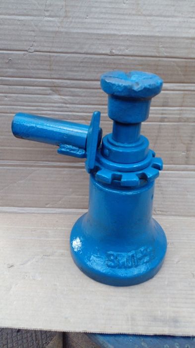 Продам миханический  домкрат 5т