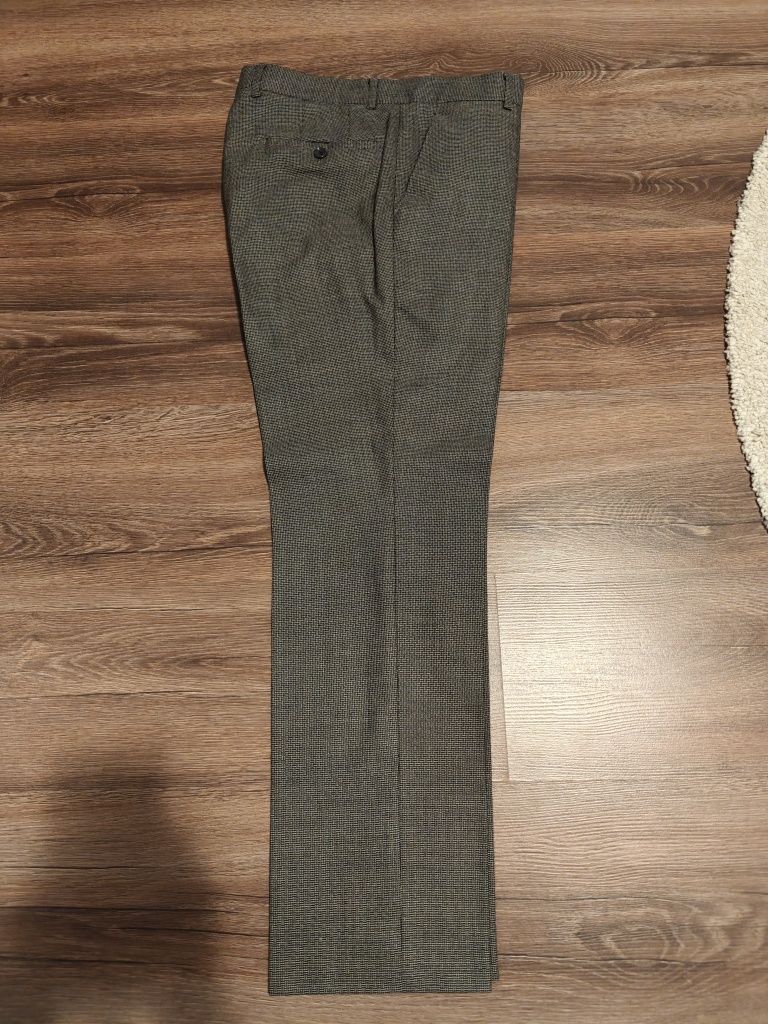 Vând Costum 3 piese