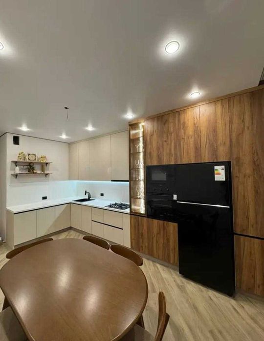 Продам 3-х комнатную квартиру в центре города