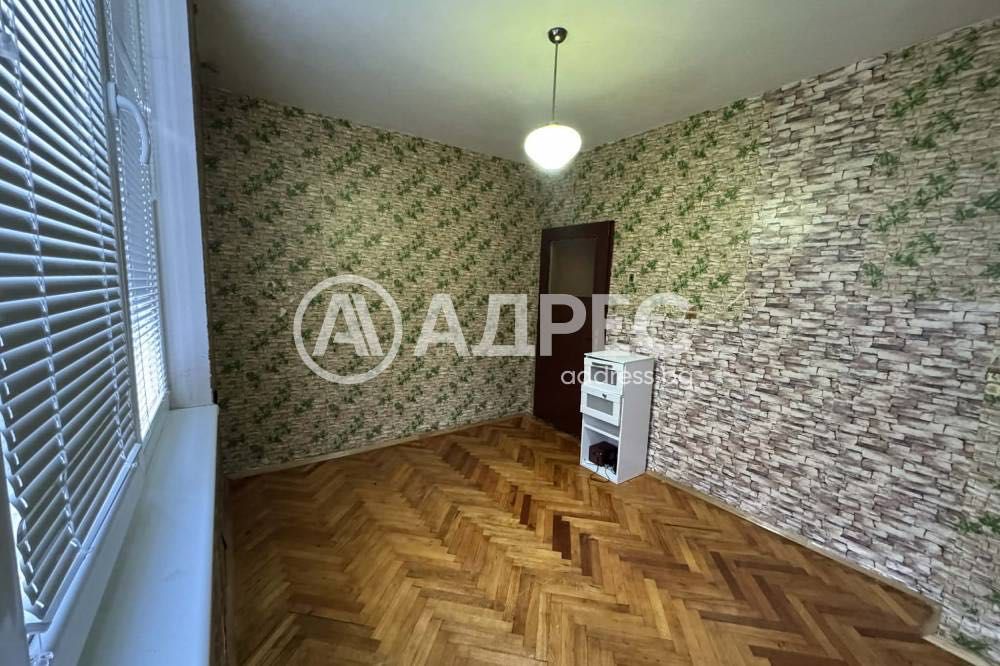 Продава се Тристаен апартамент в Попово - 91 кв.м за 902 €/кв.м - Снимка #2