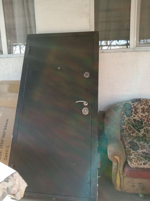 Продам железную дверь