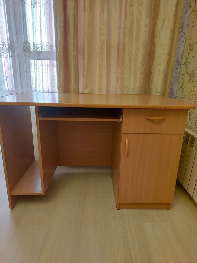 Стол письменный, почти новый