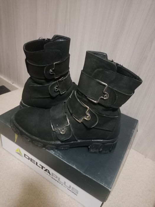 Продам женскую зимнюю обувь