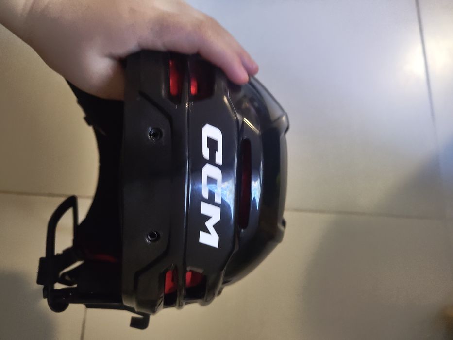 Нова хокейна каска на ccm