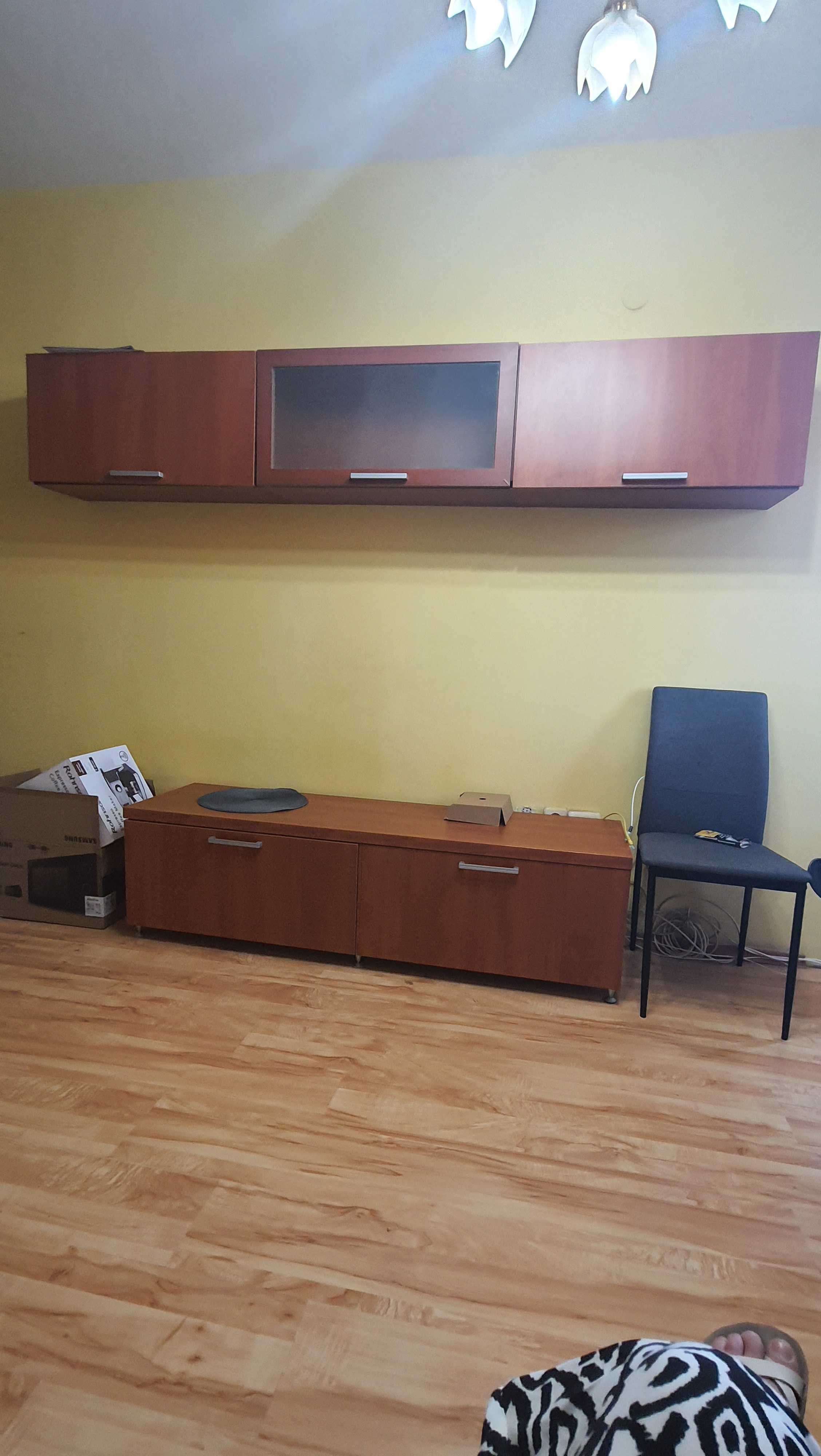 Продавам секция за телевизор