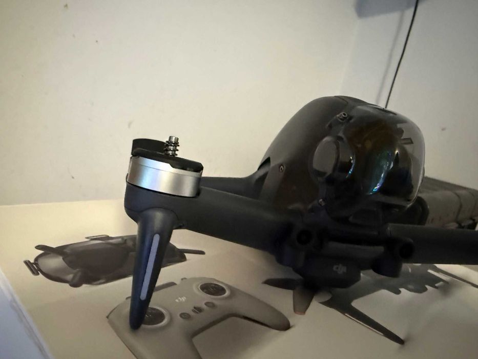 Дрон DJI FPV - само тяло + 2 set-а по 4 перки + зелен корпус