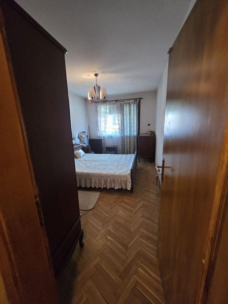 Продава се Тристаен апартамент в Плевен, Сторгозия - 75 кв.м за 920 €/кв.м - Снимка #5