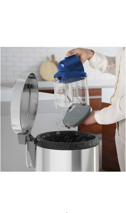 Sigilat - Aspirator fara sac Electrolux ESPC71DB, 650W, 1.4 L, Silent