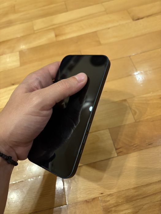 Продавам iPhone 13 Midnight 128 GB