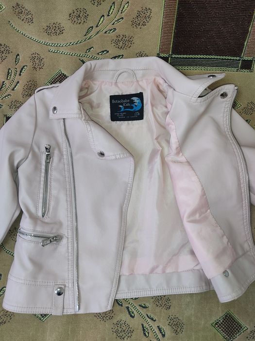 Продам куртку для девочки