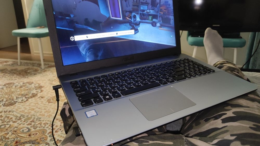 Core i3 Gen7 Asus игры тянет