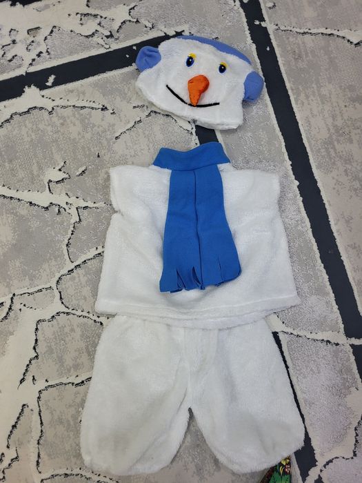 Продам костюм снеговика 36 размер на 4-5 лет