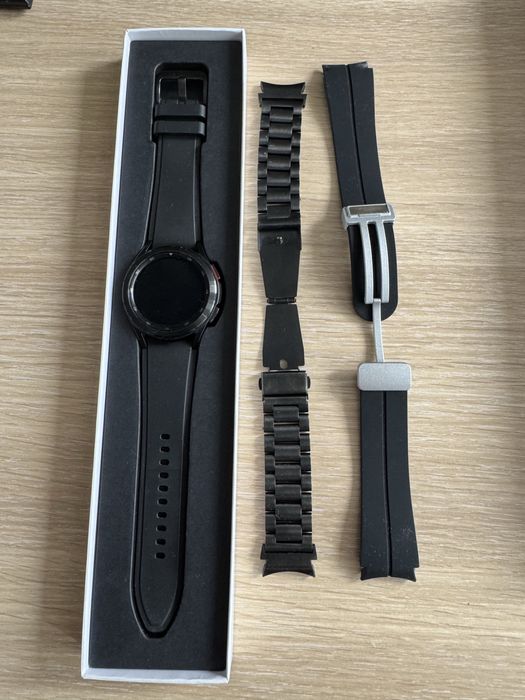 Samsung Galaxy Watch4 Classic - черен