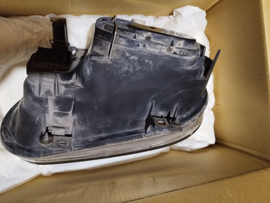 Продавам фарове за Golf4