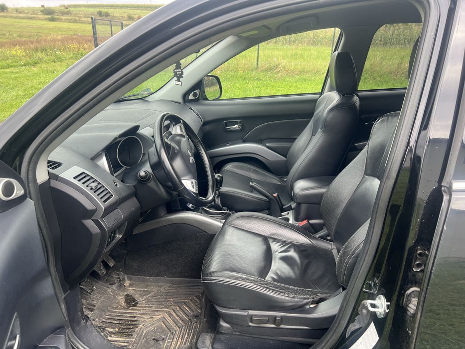 Vand mitsubishi outlander 7 locuri!!