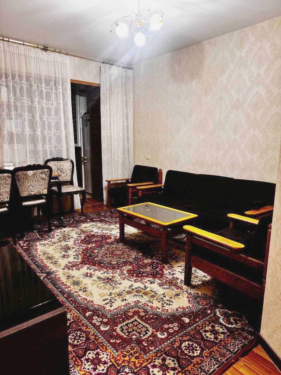 Продается 1в2/4/4 квартира. Ялангач.