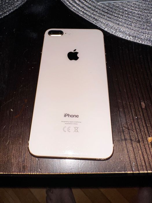 iPhone 8 Plus 64 g батерия 76 %