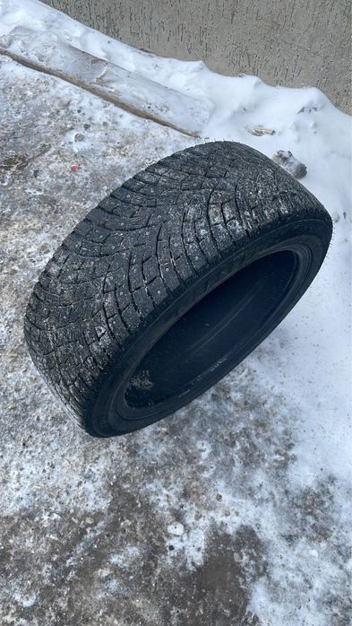 2 шины 235/45 R18 Triangle TI501 зимние шипованные. Почти новые