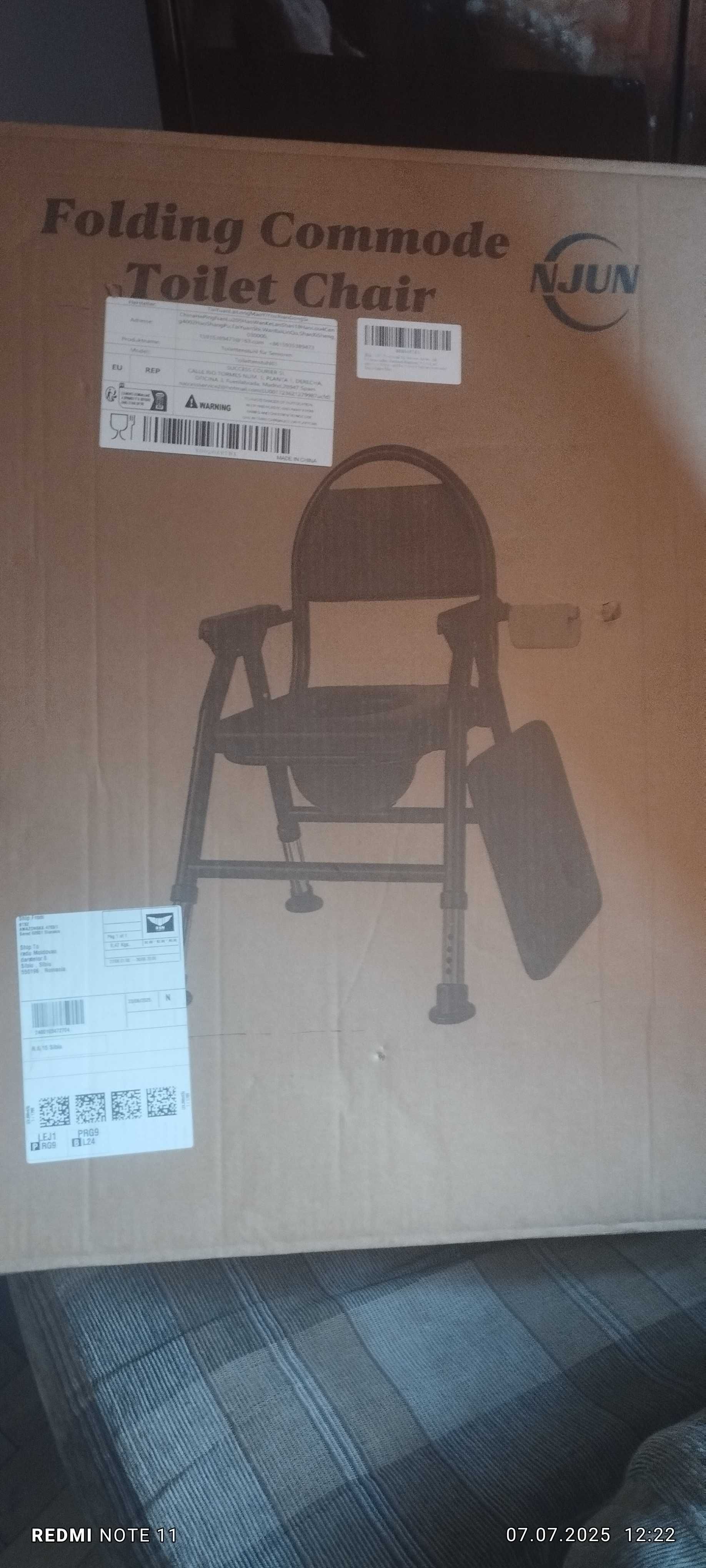 Scaun cu WC pentru persoanele cu dizabilități