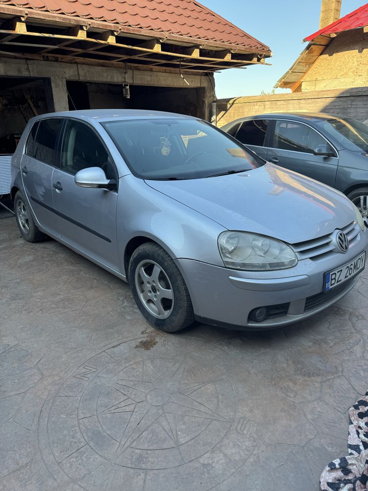 vând Volkswagen Golf 5