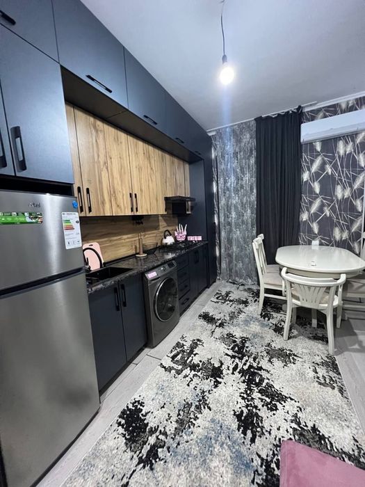 Чирчик 2 микро район Янги Узбекистон 1х сотилади 42 кв/М 28.000$ Налич