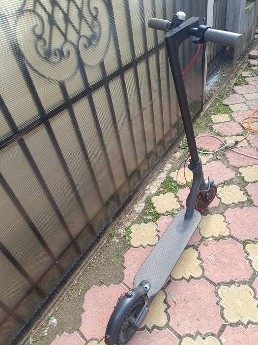 Vand trotineta xiaomy stare buna de functionare