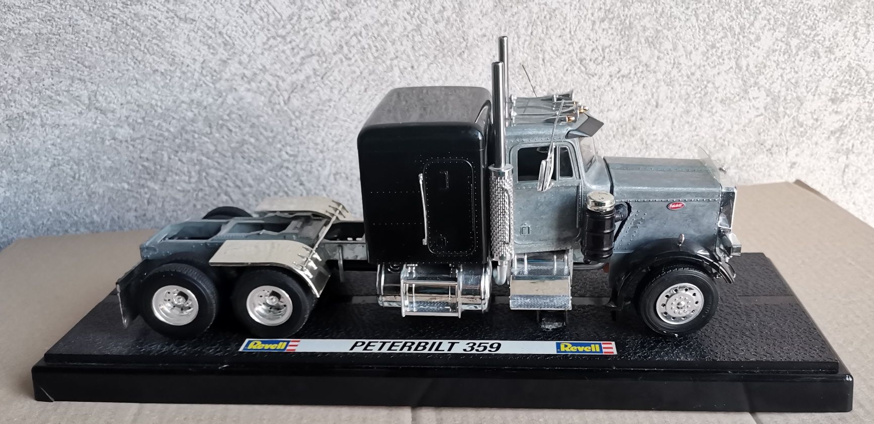 Machetă metalica de colecție Peterbilt 359 Revell