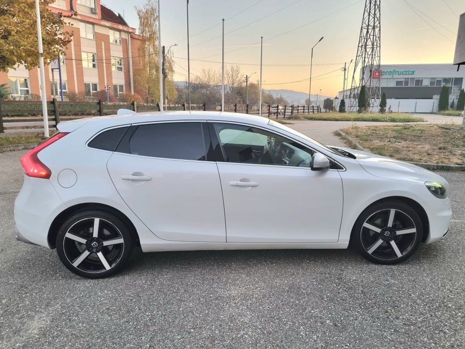 Volvo V40 / R-Design**Fabr 2016**E 6**Piele**Xenon**Parbriz Incalzit