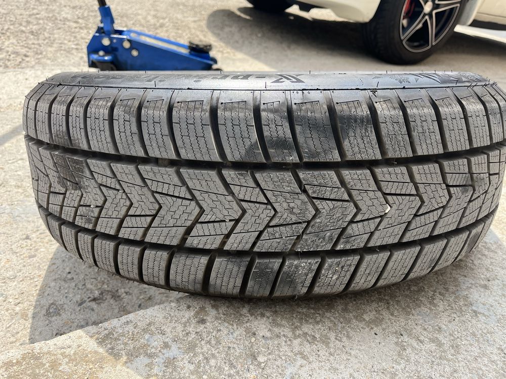 225/60R18-зимни гуми