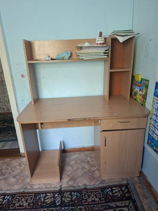 Срочно продам стол