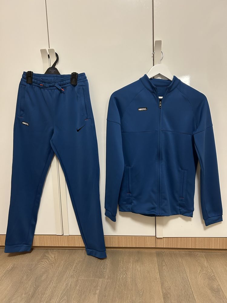 Nike FC Спортен екип