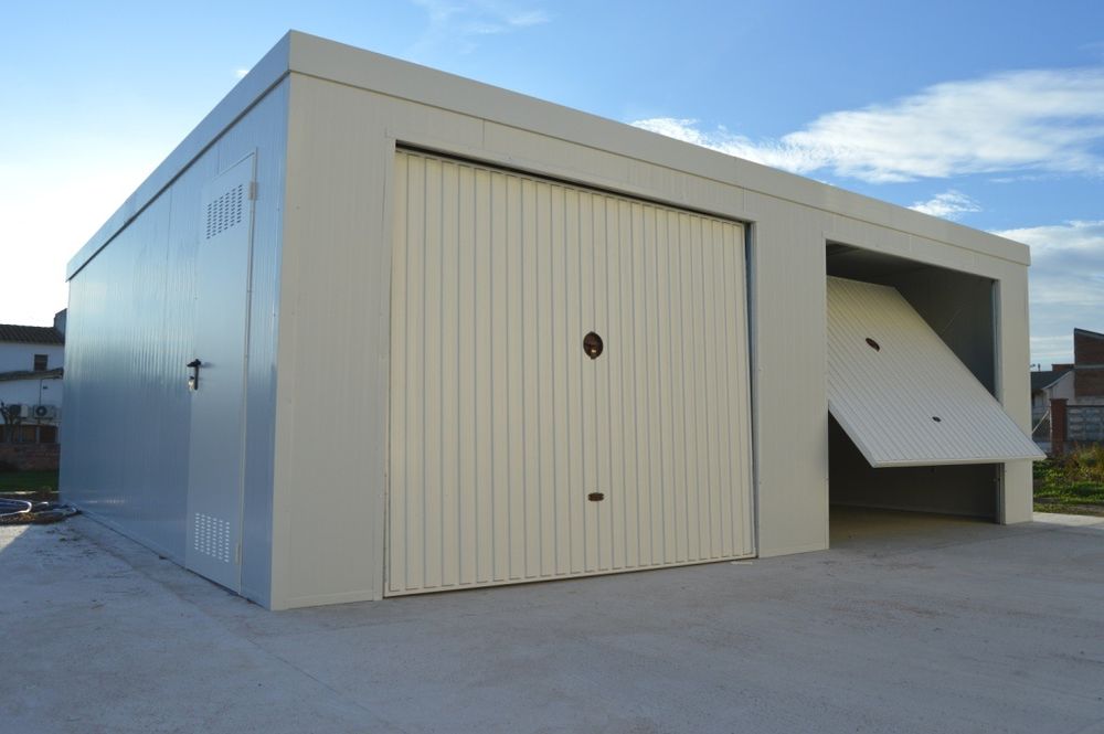 Garaj pe structura metalica si panouri sandwich termoizolante
