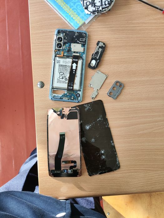 Samsung Galaxy S20 8/128 (gray) без экрана, все остальное работает