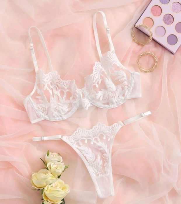 Дамски комплект в бяло