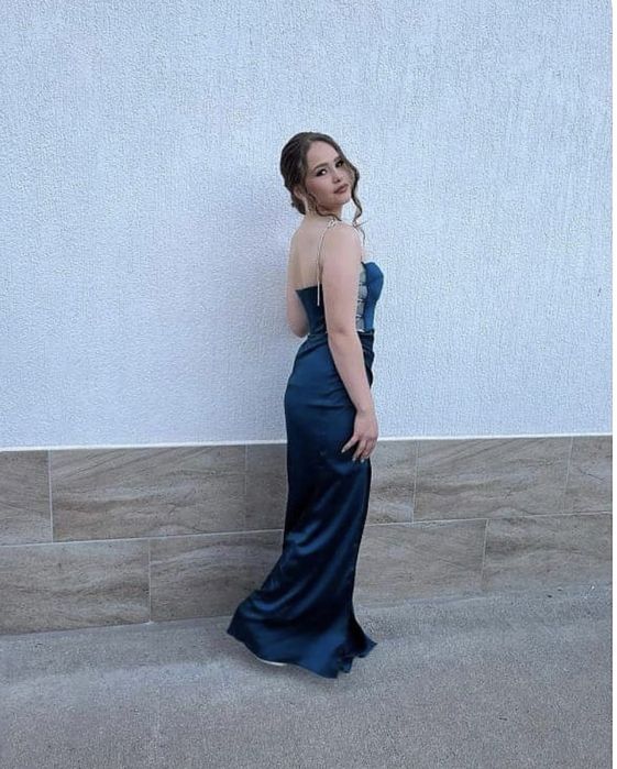 Сатенена официална рокля