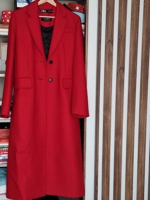 Zara червено дълго палто