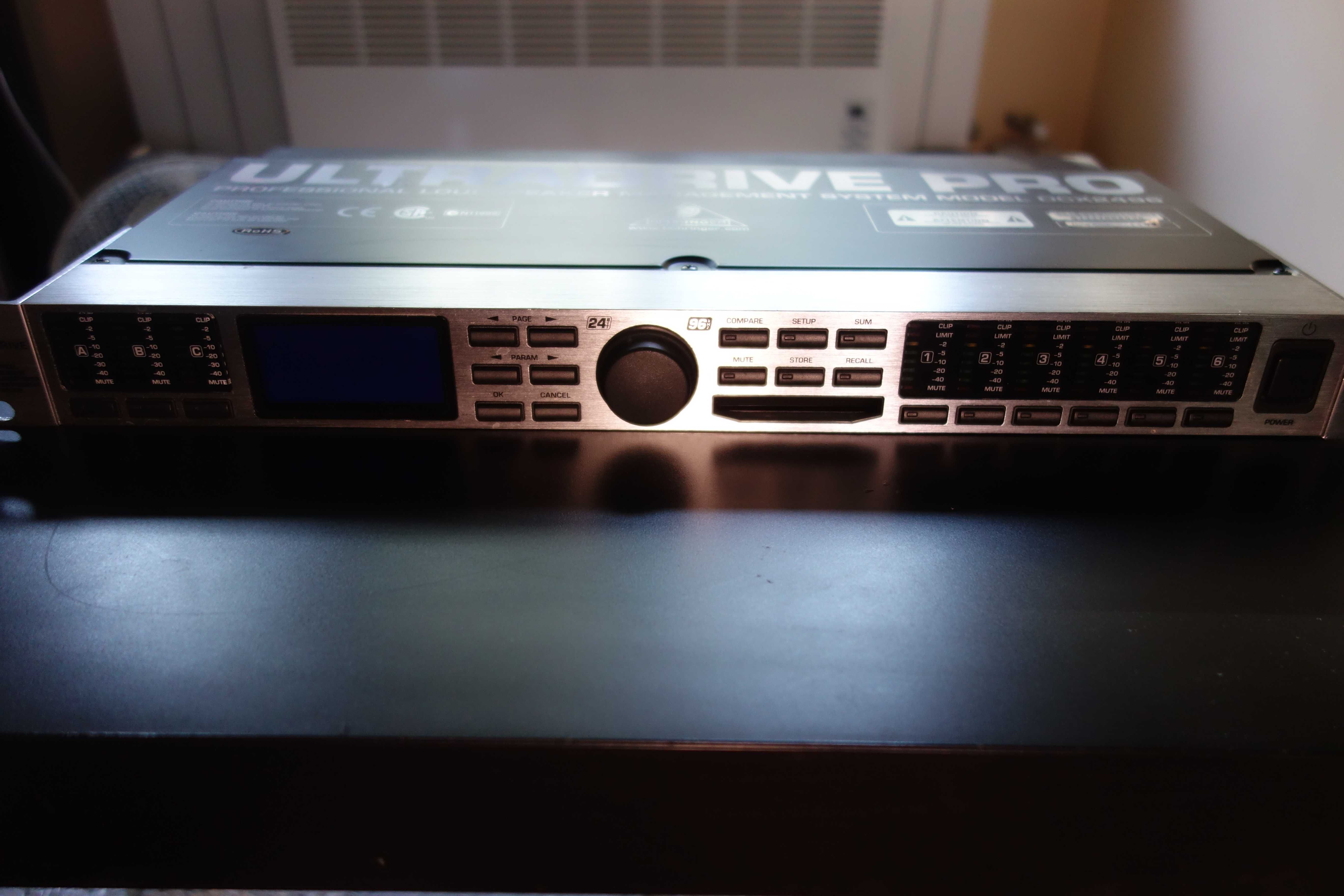 Дигитален процесор Behringer DCX2496
