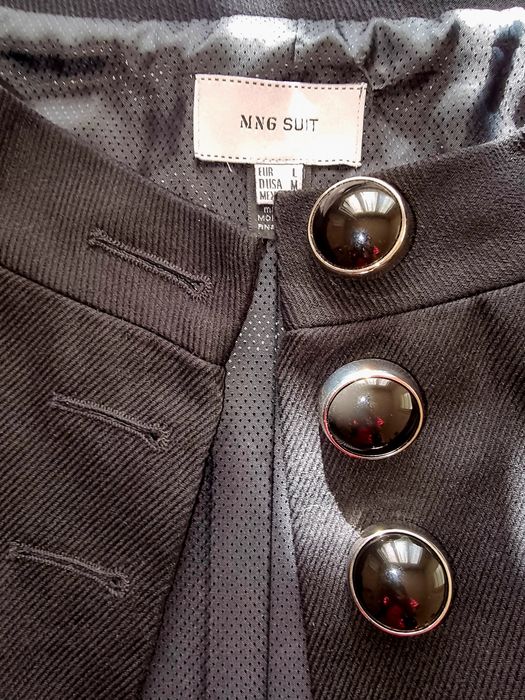 Jachetă scurtă de stofă Mango