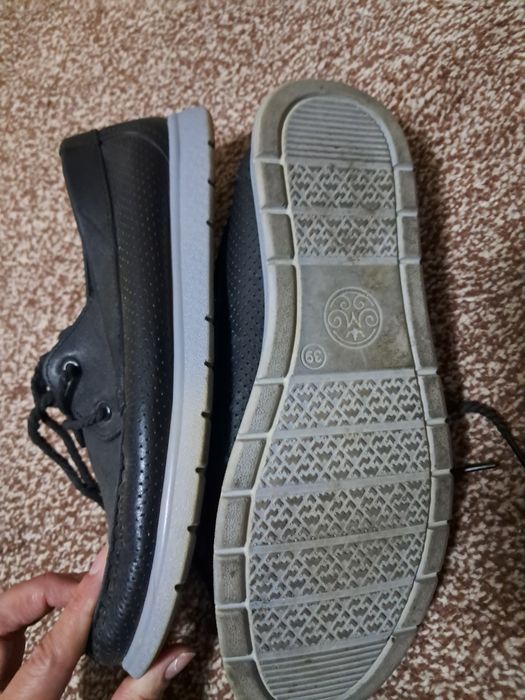 Кожаные  .просто пыльные