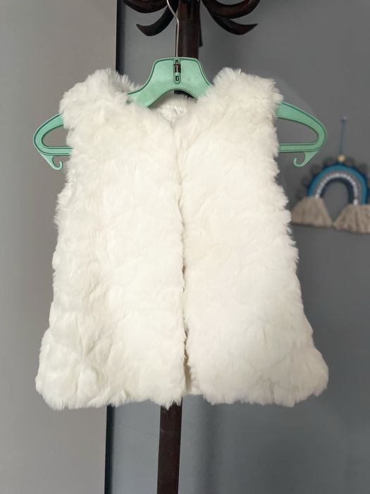 Зимно бяло пухесто елече за дете