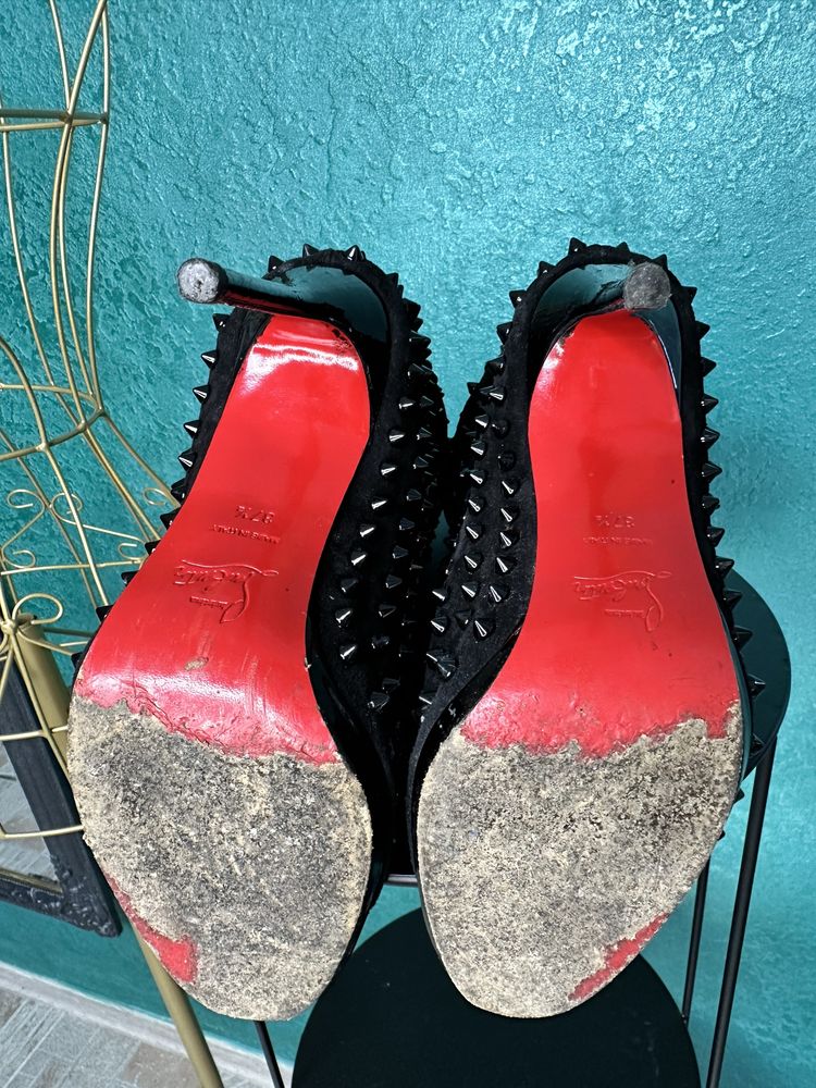 Botine Christian Louboutin, cu ținte negre, mărimea 37,5 pret