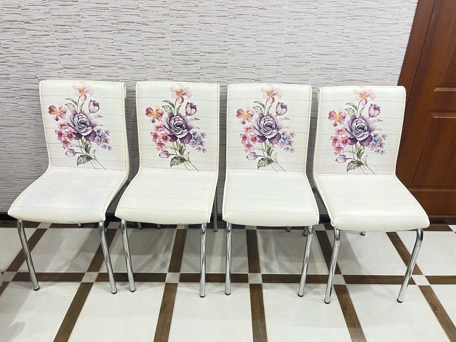 Продам новые стулья